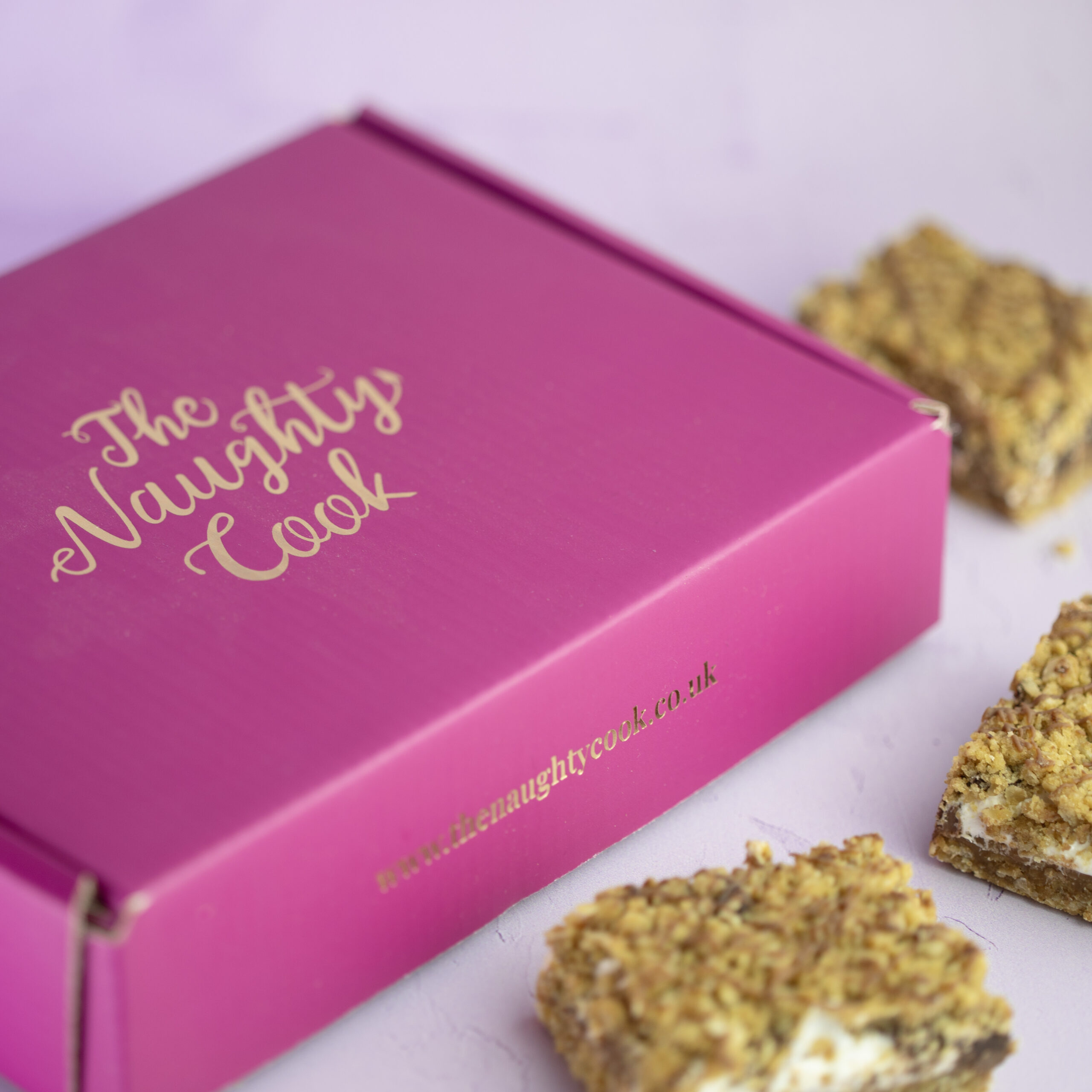 Marshmallow Crumble traybake – premium handmade gift box